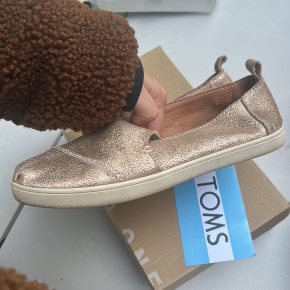 TOMS - Picture 8 of 9